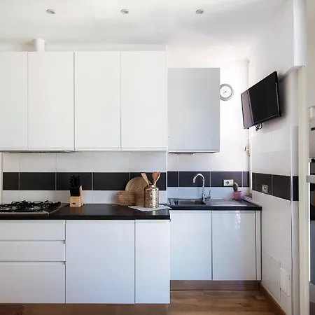 Anna's Super Cozy Flat, With A/c, High Speed Wifi, Near The And Public Transport شقة