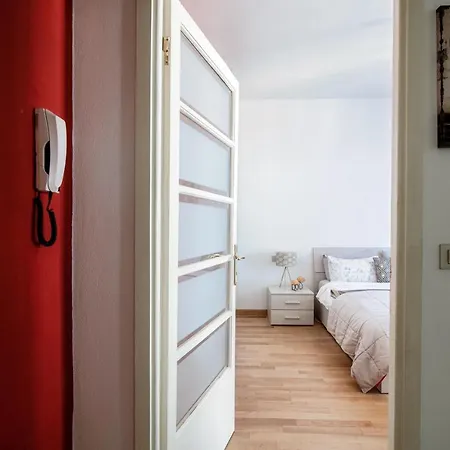 Anna's Super Cozy Flat, With A/c, High Speed Wifi, Near The And Public Transport Como