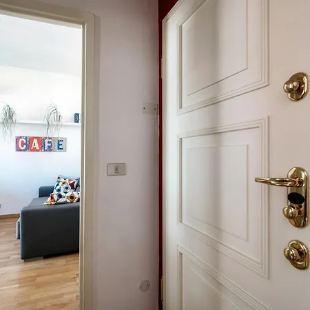 Anna's Super Cozy Flat, With A/c, High Speed Wifi, Near The And Public Transport Apartamento Como